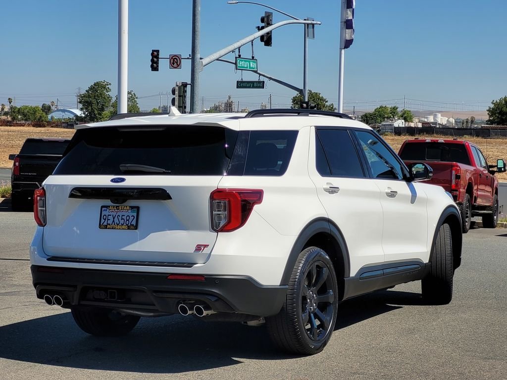 2023 Ford Explorer ST - Photo 4
