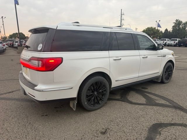 Used 2018 White Lincoln Reserve image 11