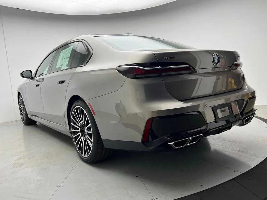 New 2026 Oxide Grey Metallic BMW 760i xDrive image 4