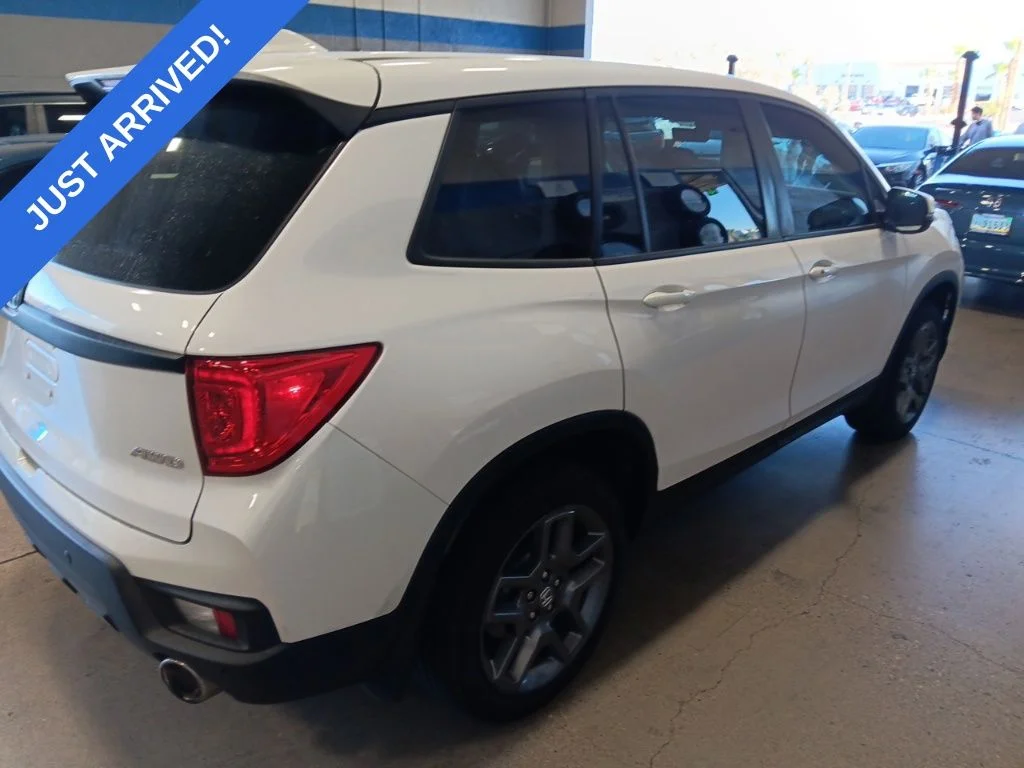 Certified Used 2023 Platinum White Pearl Honda EX-L image 3