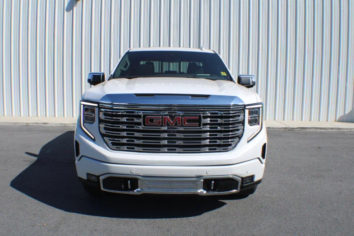 Used 2023 WHITE FROST TRICOAT GMC Denali image 22