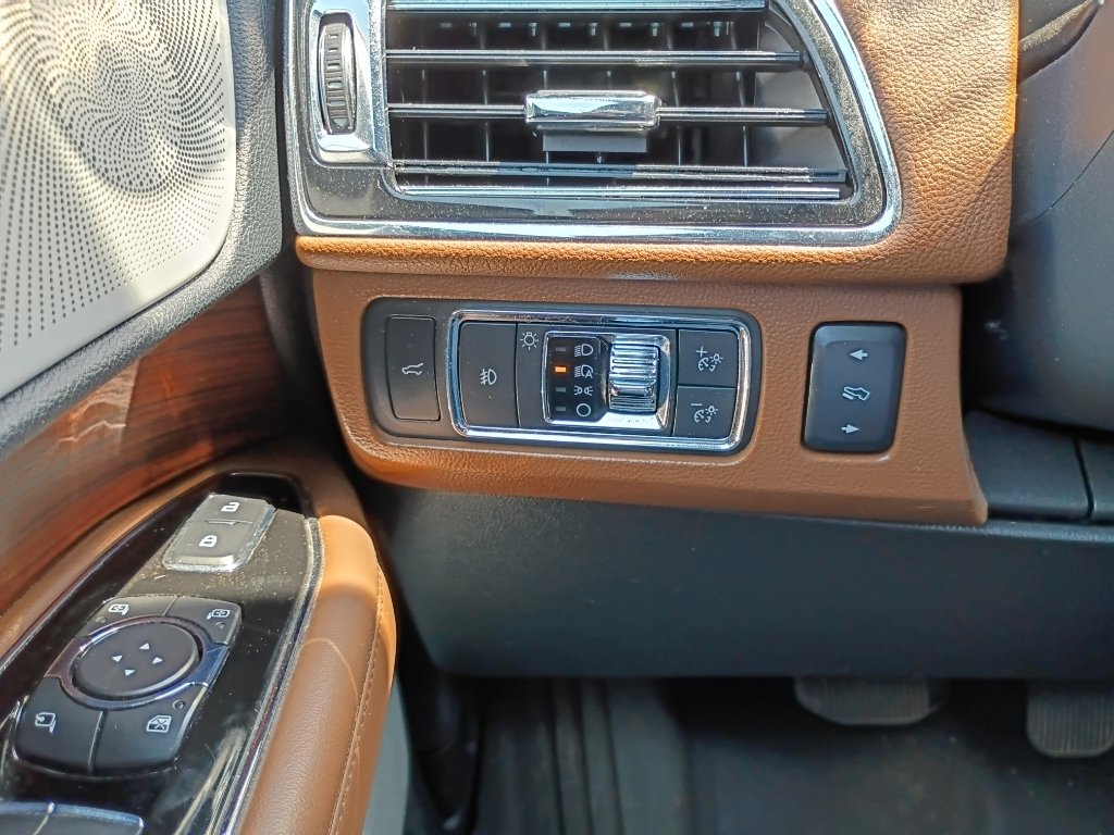 Used 2022 Ocean Drive Blue Metallic Tinted Clearcoat Lincoln Reserve image 26
