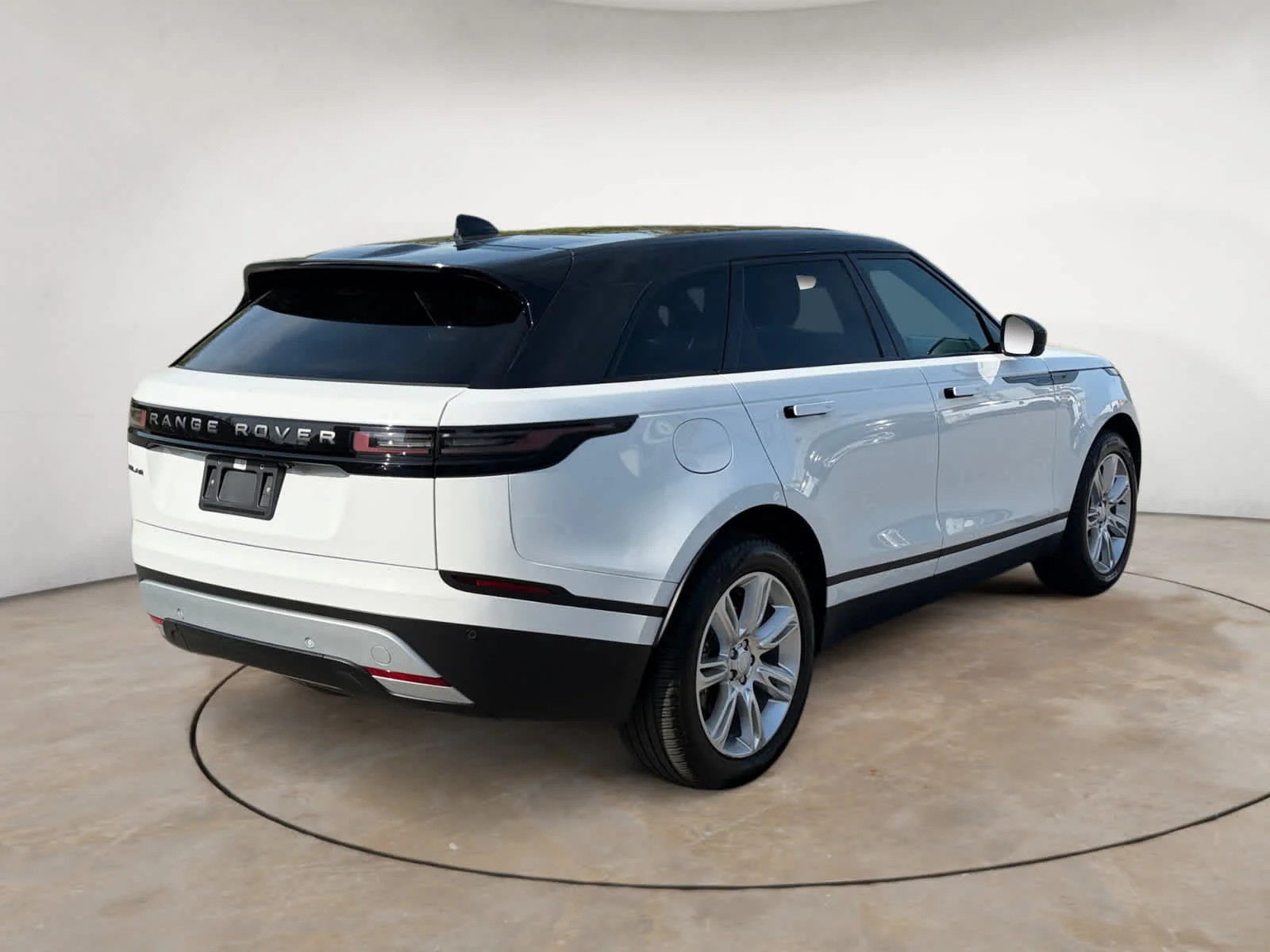 Used 2026 Fuji White Land Rover S image 5