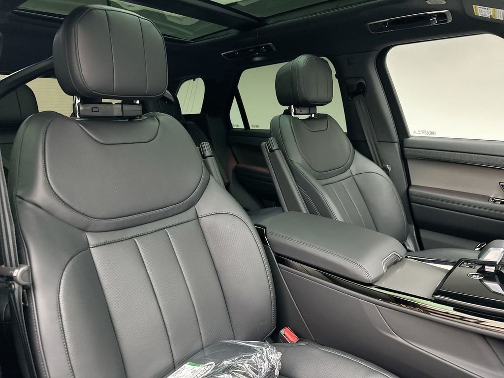 New 2026 Carpathian Grey Land Rover SE image 6