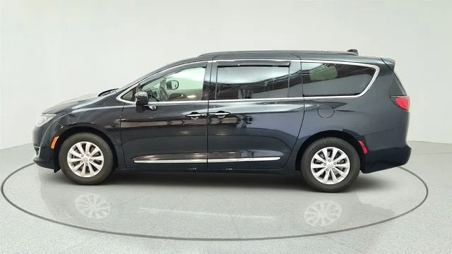 Used 2017 Black Chrysler Touring L image 7