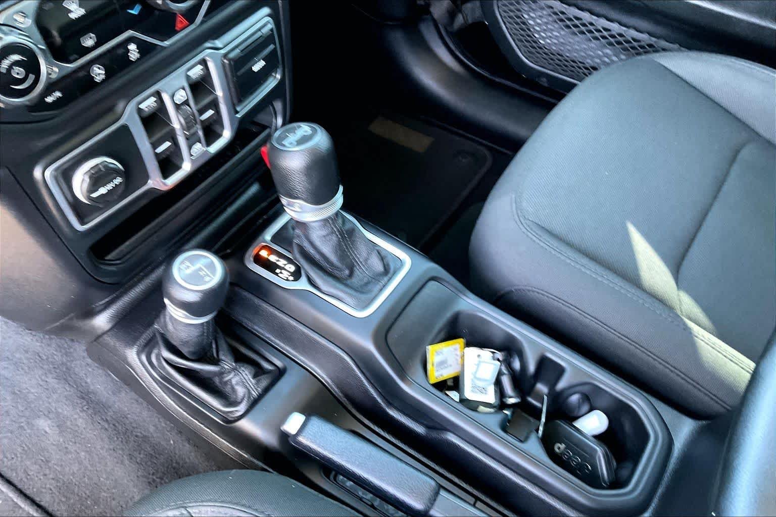 Used 2018 Black Clearcoat Jeep Sport S image 14
