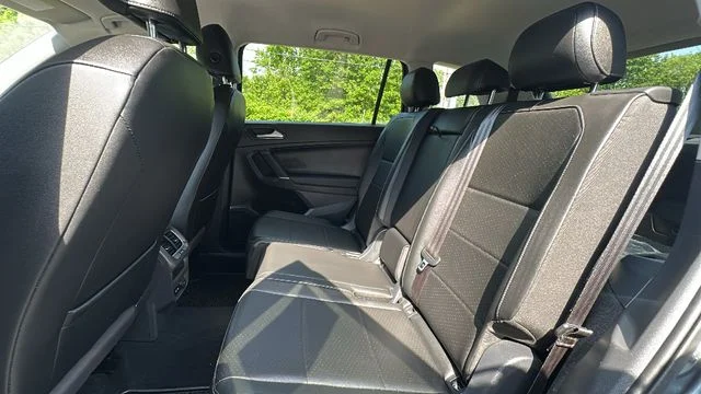 Used 2018 Gray Volkswagen 2.0T SE image 28