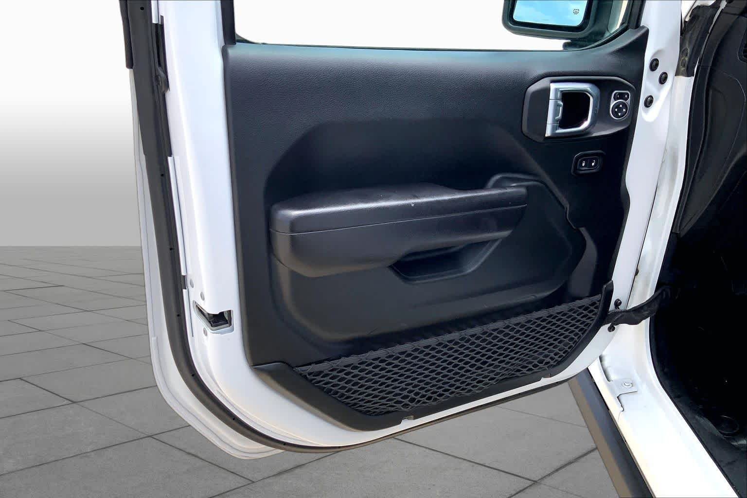 Used 2021 Bright White Clearcoat Jeep Unlimited Rubicon image 21