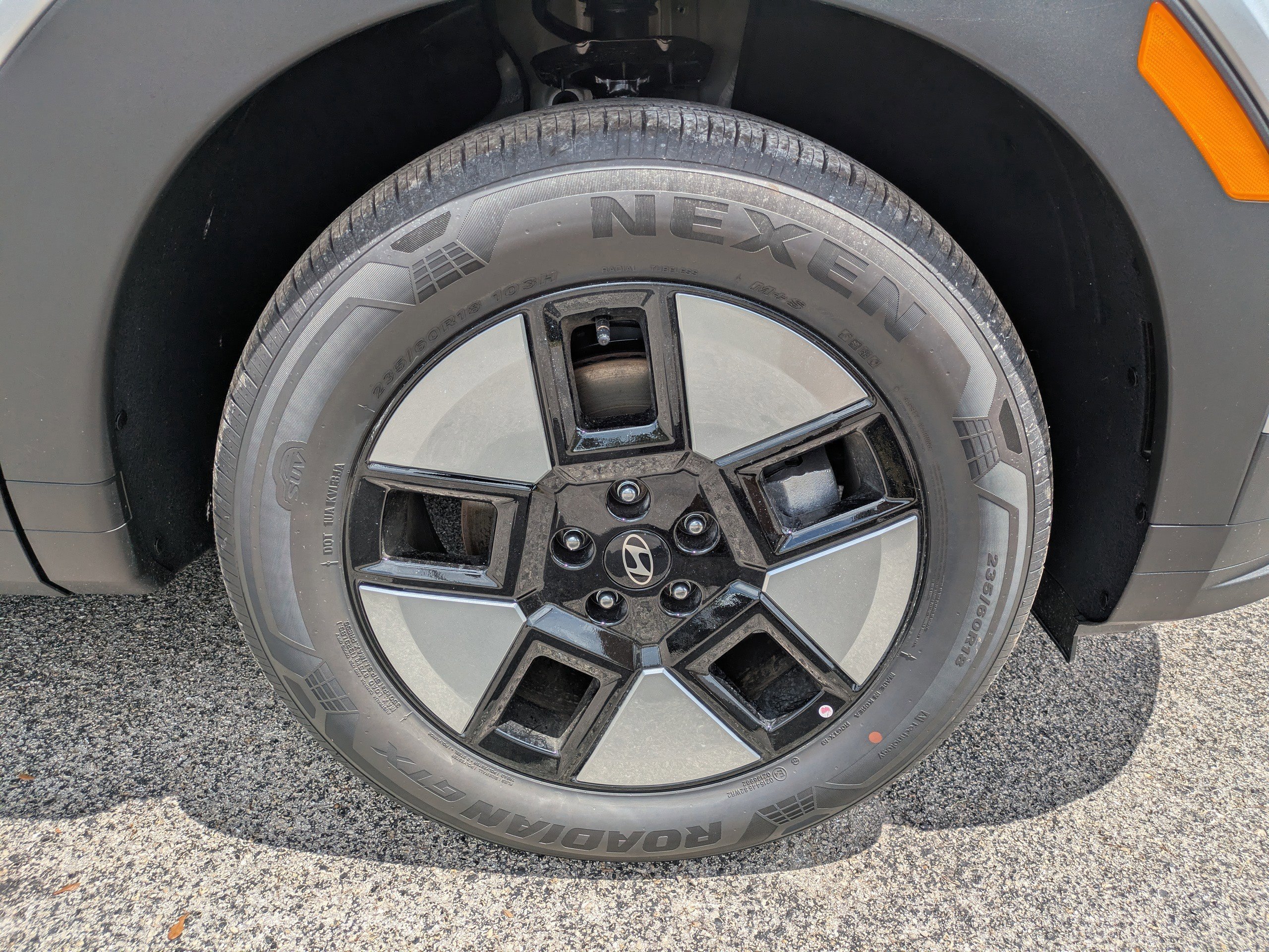 New 2026 Shimmering Silver Hyundai SEL image 9