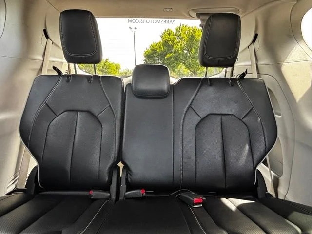 Used 2023 White Chrysler Limited image 27