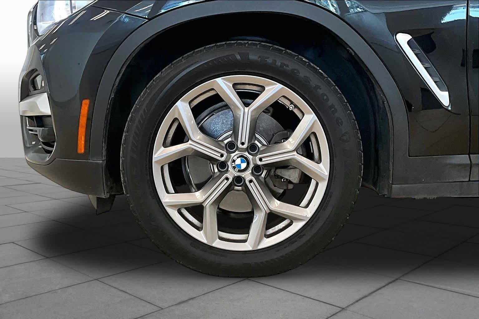 Used 2020 Black Sapphire Metallic BMW sDrive30i image 10