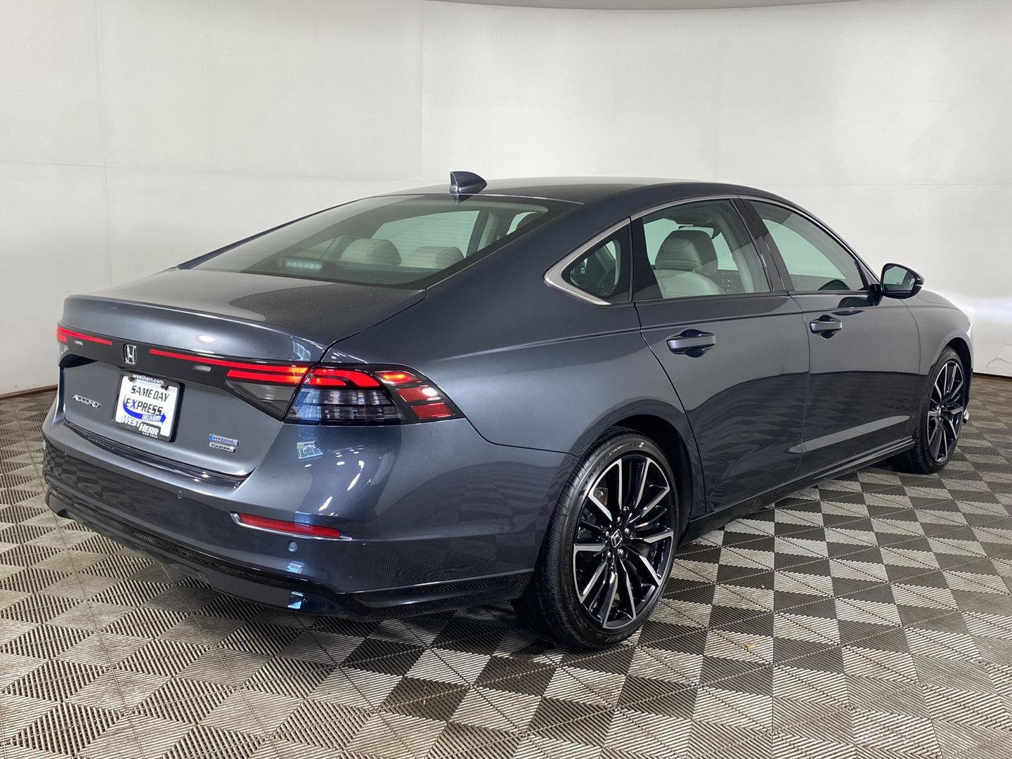 Used 2026 Meteorite Gray Metallic Honda Touring image 4