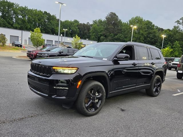 New 2025 Diamond Black Crystal Pearl-Coat Exterior Paint Jeep Limited image 3