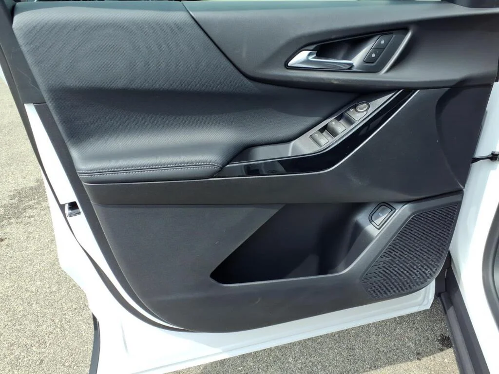 New 2026 Summit White Chevrolet FWD LT image 7