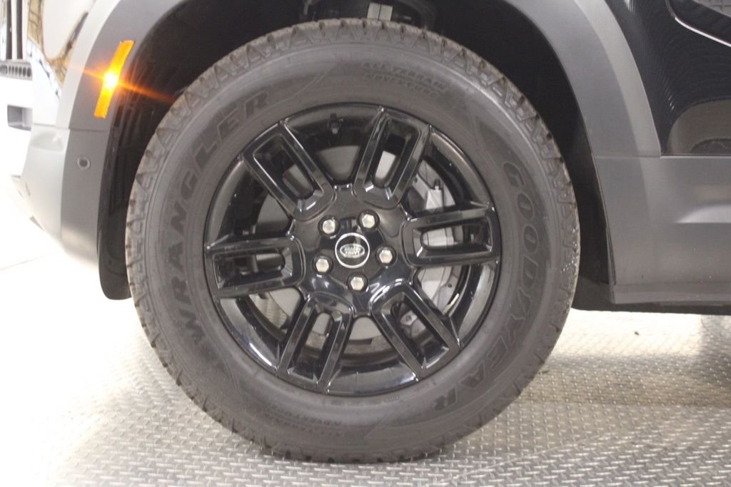 Used 2025 Black Land Rover S image 15
