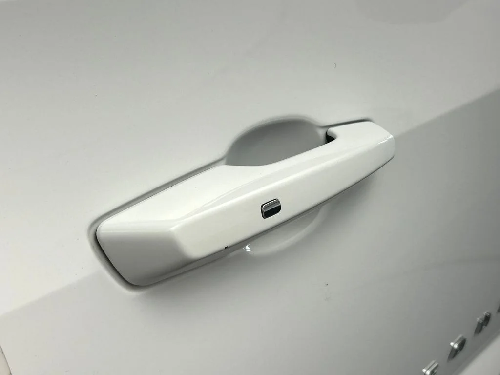 Used 2025 Summit White Chevrolet LT image 14