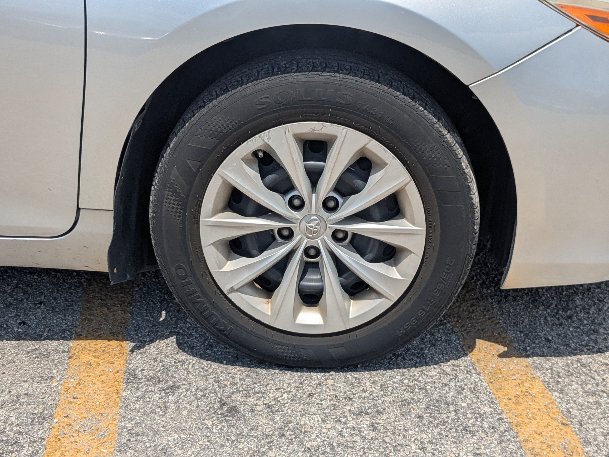 2015 Toyota Camry LE - Photo 11