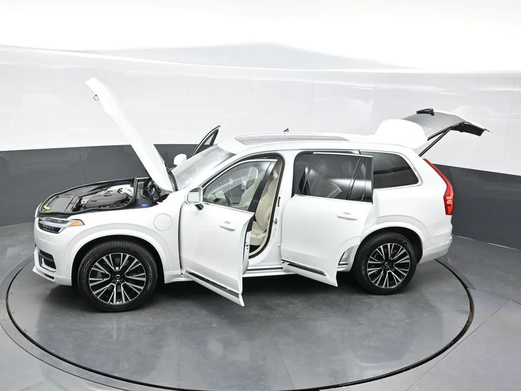 Certified Used 2025 Crystal White Volvo Plus image 42