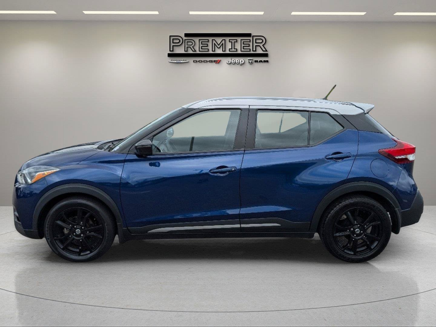 Used 2020 Deep Blue Pearl/Fresh Powder Nissan SR image 8