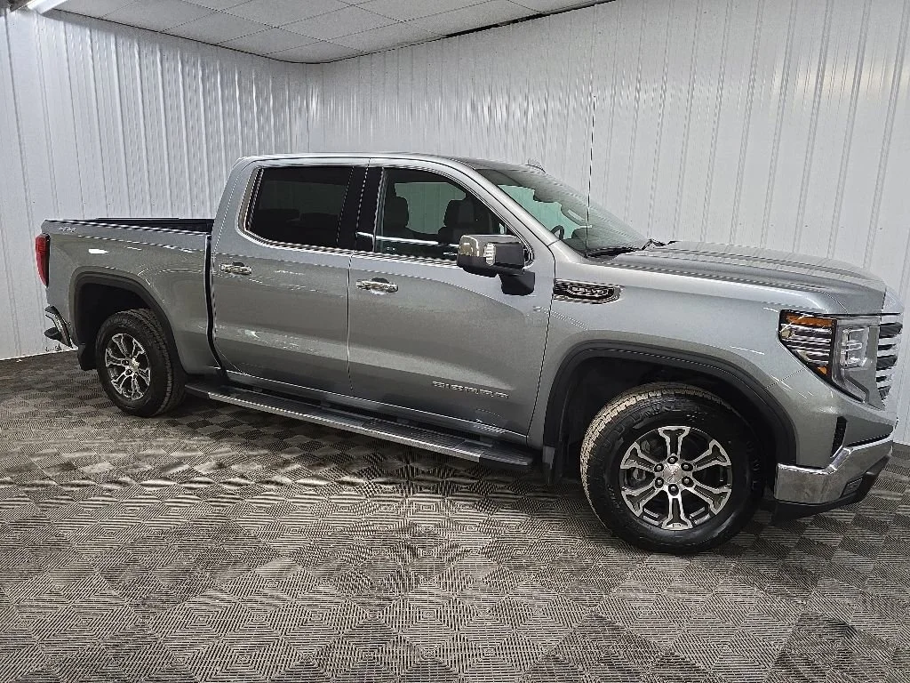 2025 GMC Sierra SLT 4WD Crew Cab Short Box's photo
