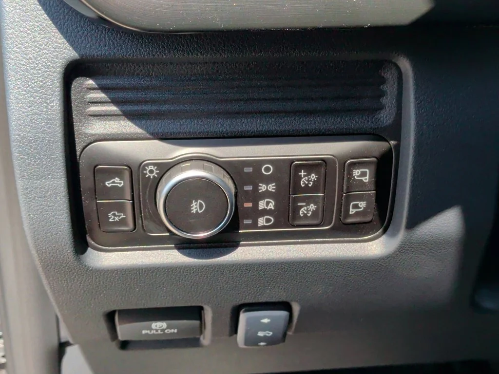 New 2027 Carbonized Gray Metallic Ford F-250® Lariat® image 14