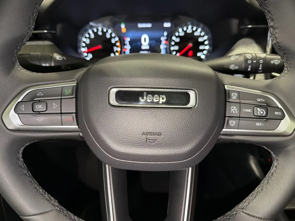 Certified Used 2024 Red Hot Pearlcoat Jeep Latitude Lux image 25