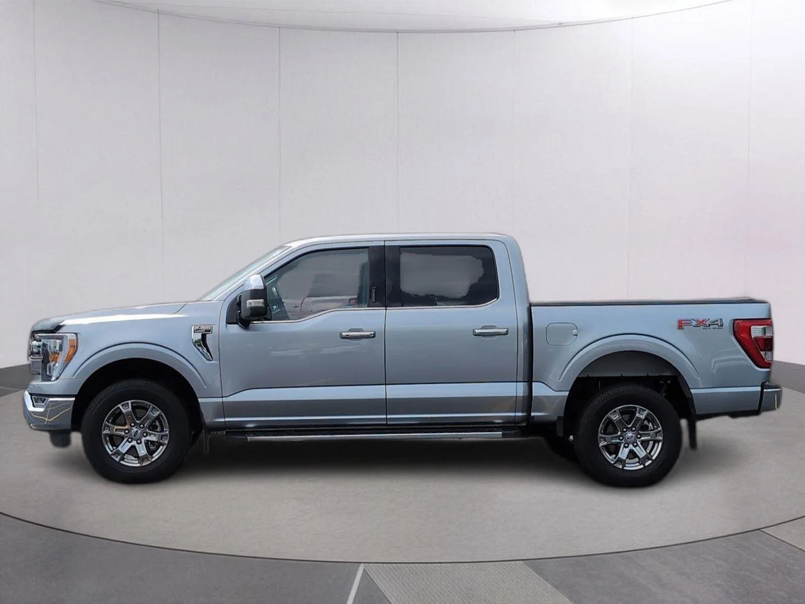 Used 2023 Iconic Silver Ford LARIAT image 2