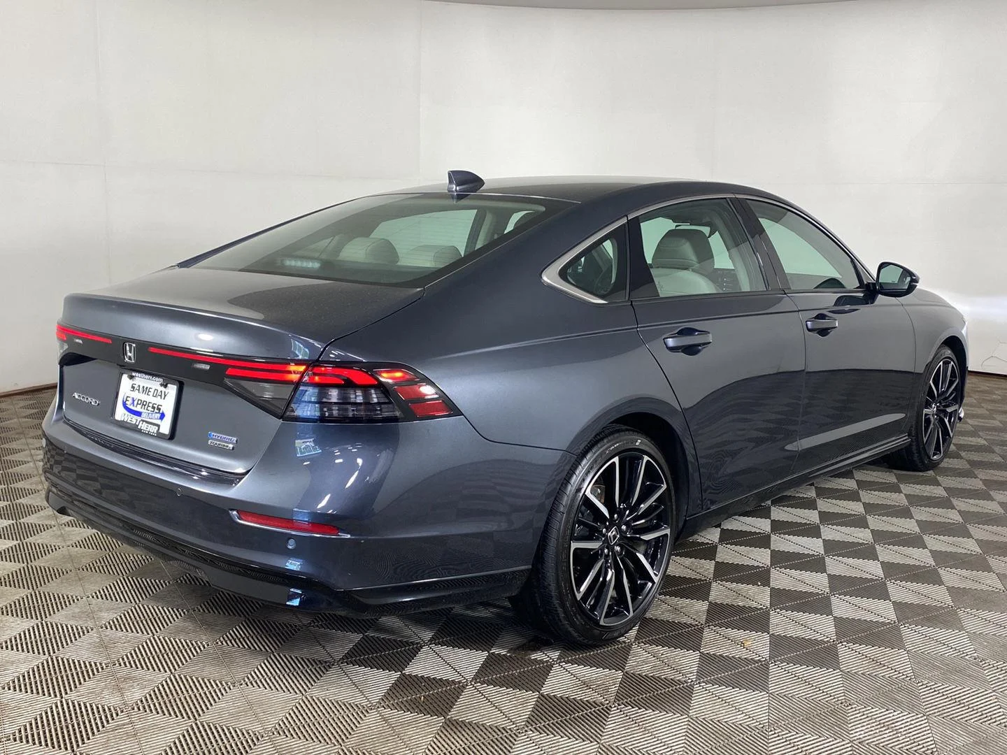 Used 2026 Meteorite Gray Metallic Honda Touring image 4