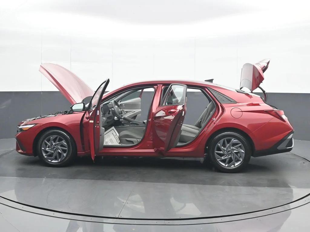 Used 2024 Red Hyundai SEL image 37