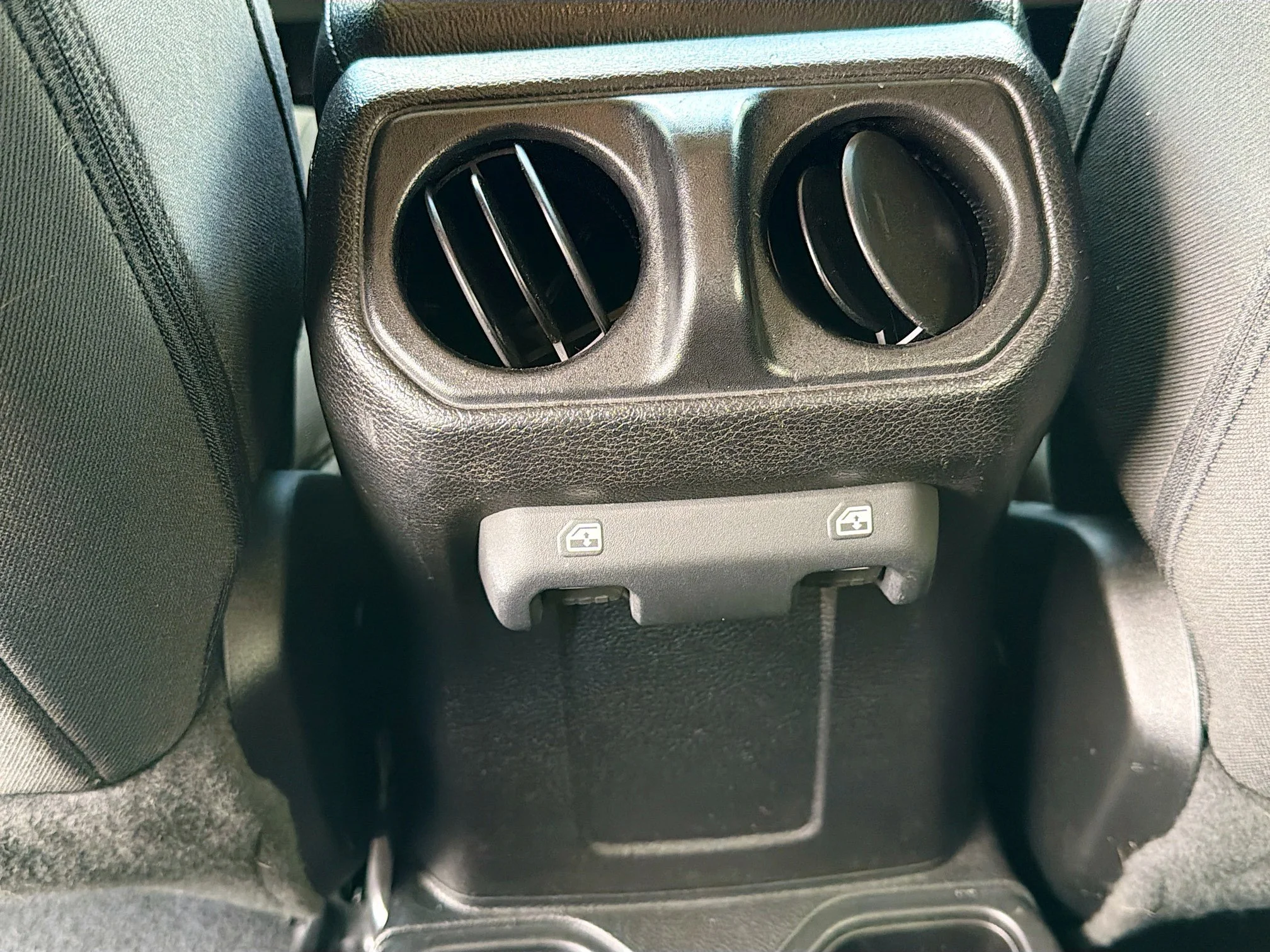 Used 2019 Black Clearcoat Jeep Sport S image 18