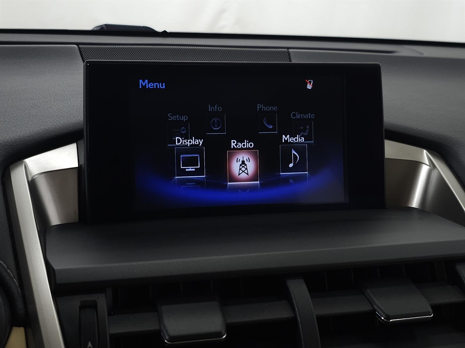 Used 2016 White Lexus PREMIUM image 23