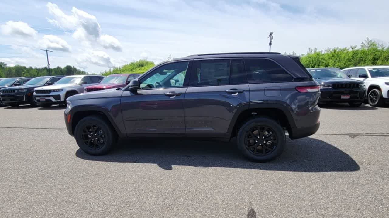 New 2026 Baltic Gray Metallic Clear-Coat Exterior Paint Jeep Laredo Altitude image 6