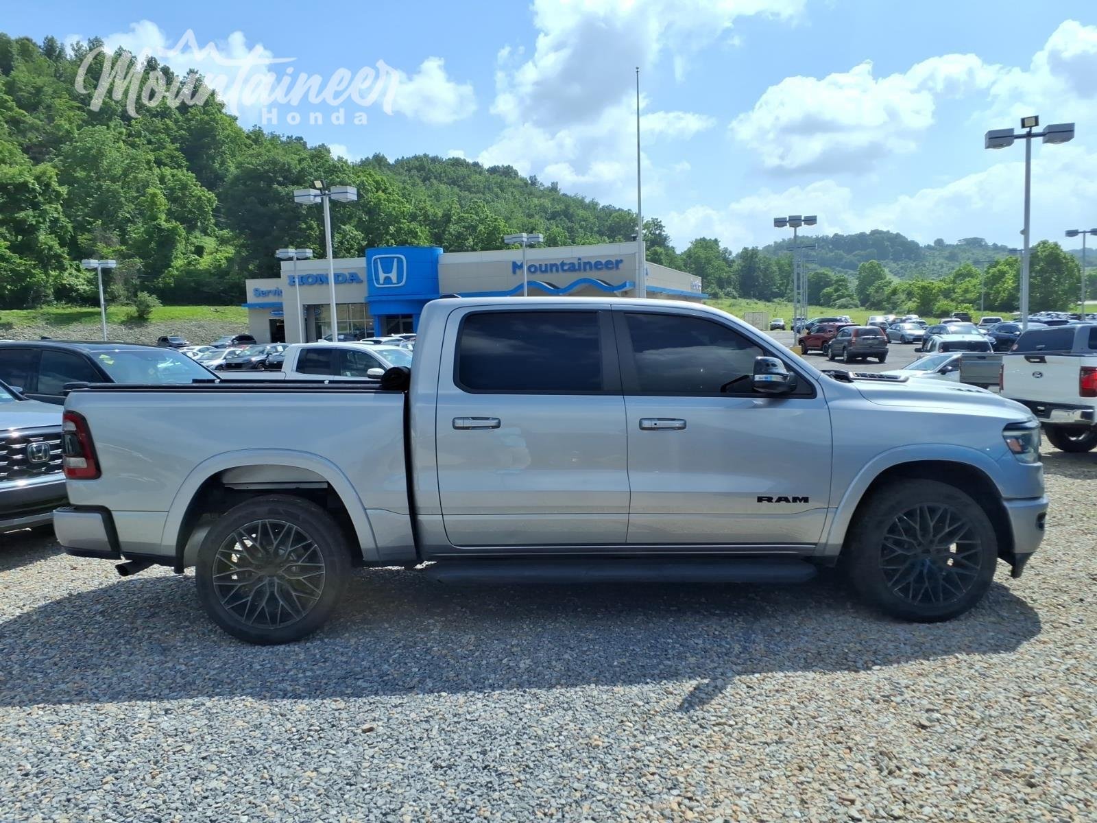 Used 2022 Billet Silver Metallic Clearcoat Ram Laramie image 8