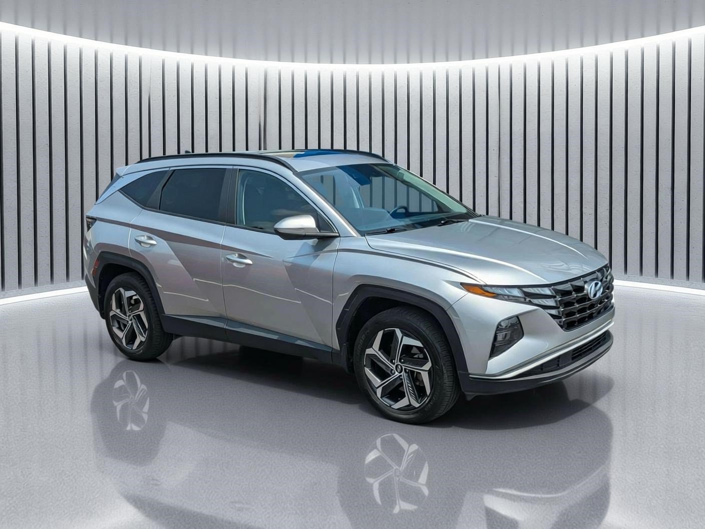 Used 2023 Shimmering Silver Hyundai SEL image 2