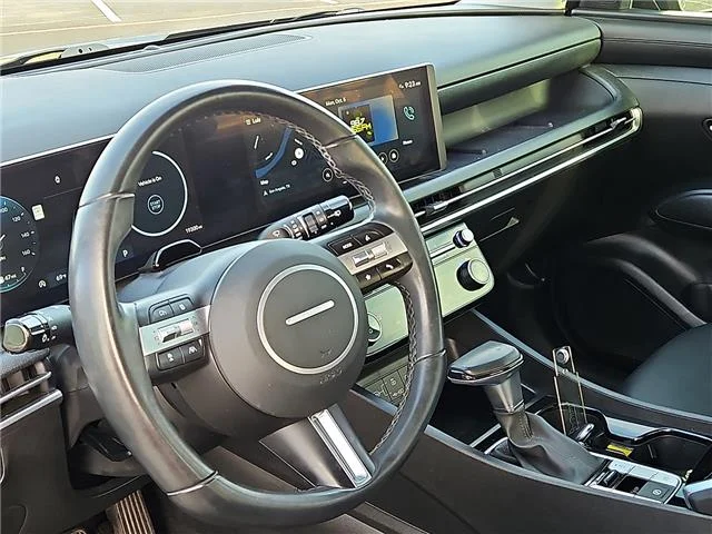 Used 2025  Hyundai SEL Convenience Front-Wheel Drive image 13