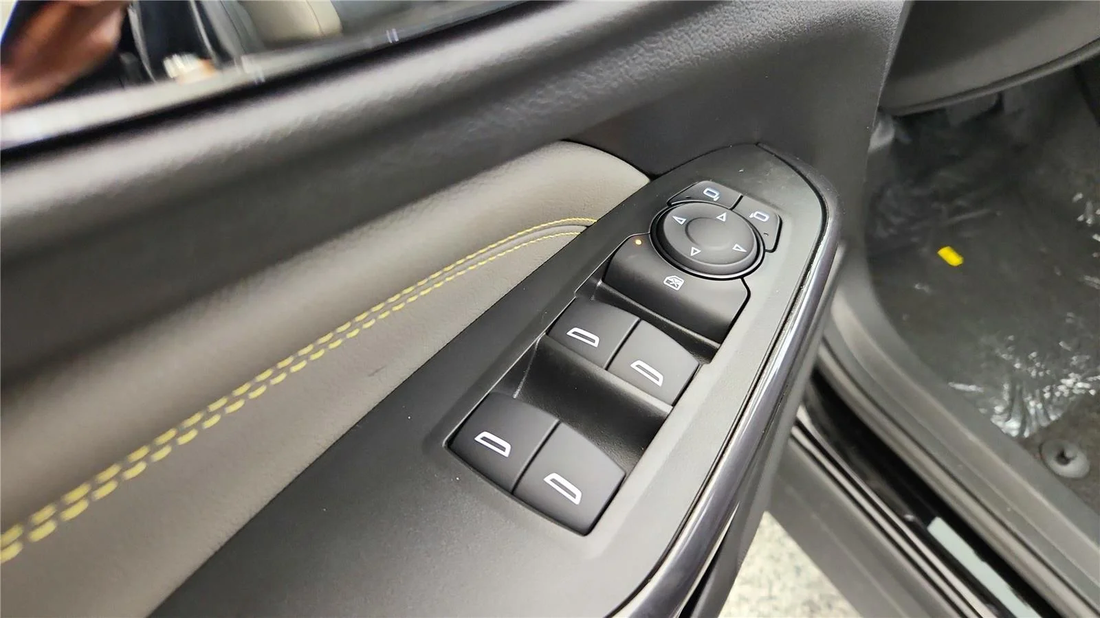 New 2026 Mosaic Black Metallic Chevrolet ACTIV image 21