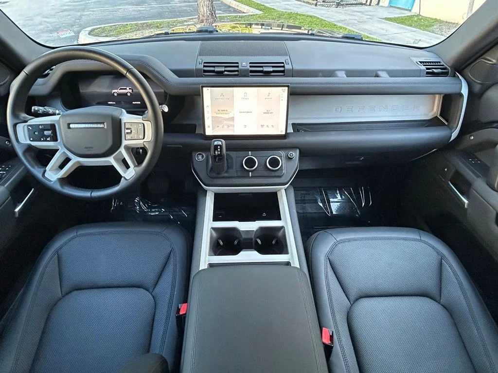 Used 2025 Black Land Rover S image 10