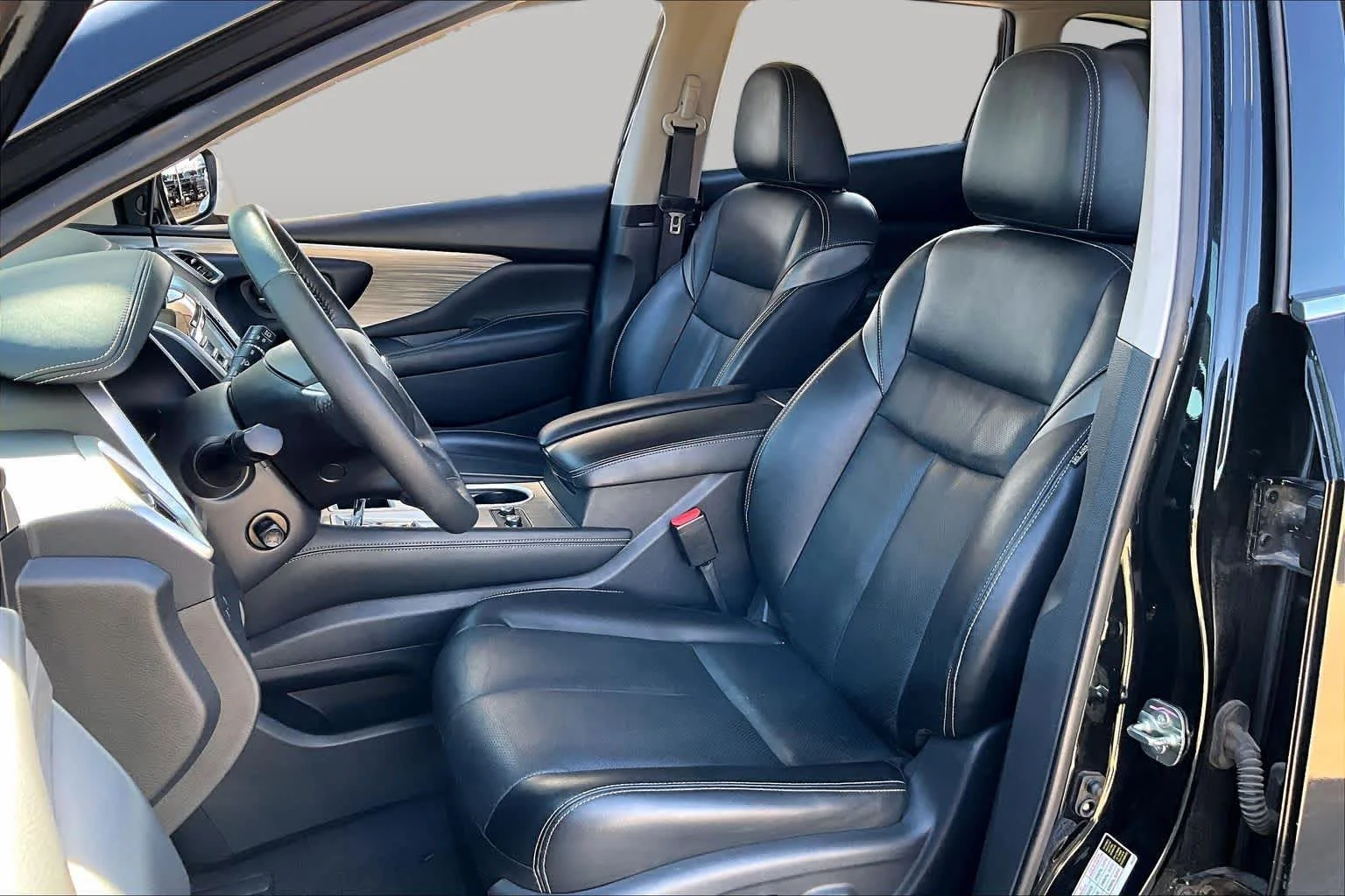 Used 2018 Magnetic Black Metallic Nissan Platinum image 8