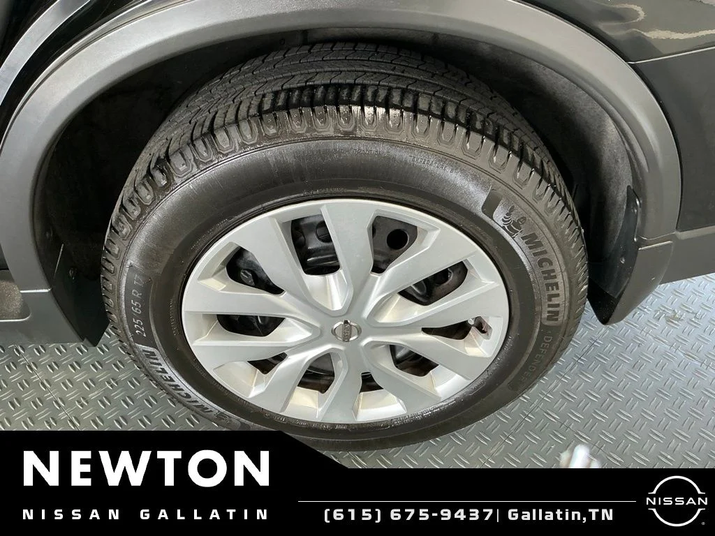 Used 2018 Magnetic Black Nissan S image 40