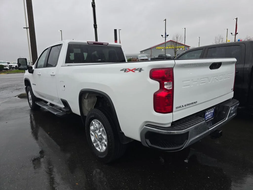 Used 2024 Summit White Chevrolet LT image 7