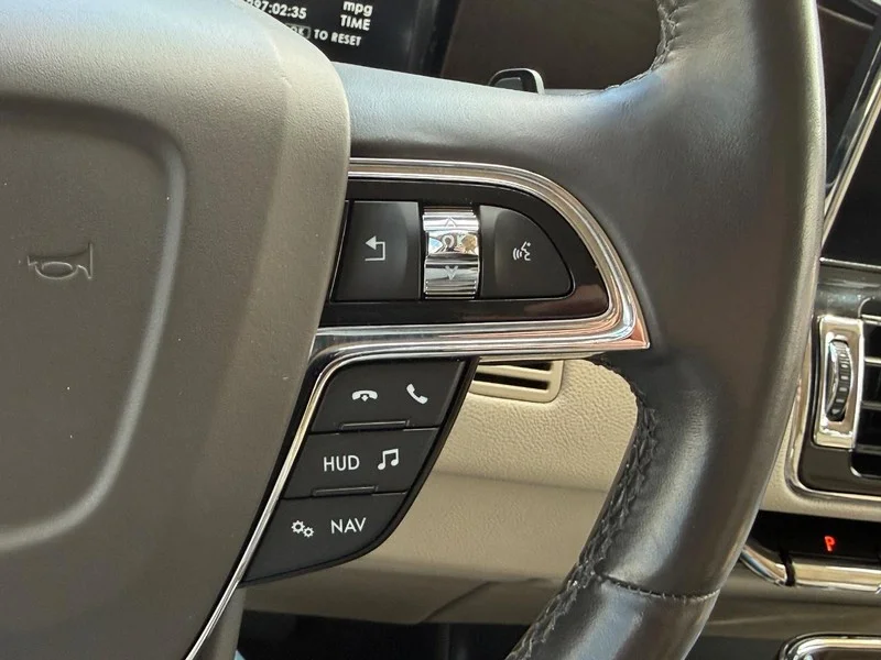 Used 2021 Pristine White Lincoln Reserve image 22