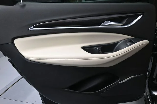Used 2019 Black Buick Essence image 9