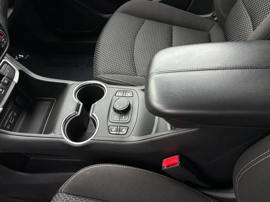 Used 2023 Silver GMC SLE image 19