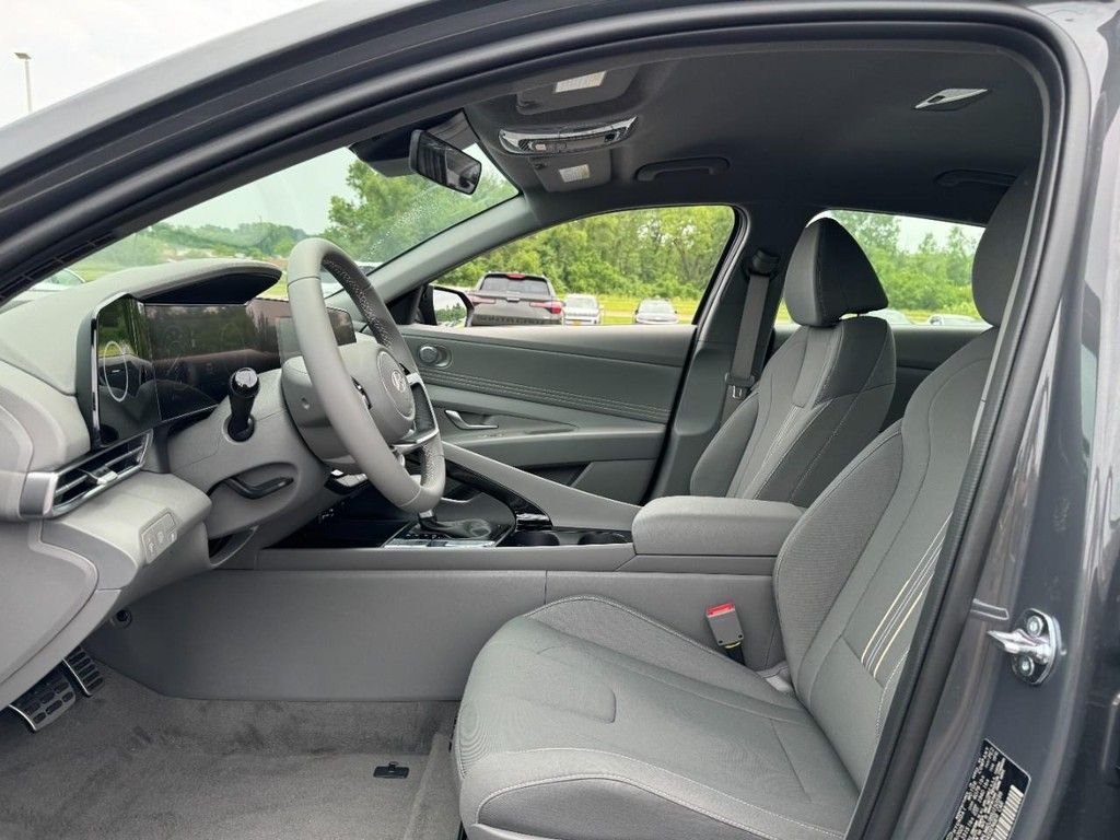 2025 Hyundai Elantra Blue - Photo 12