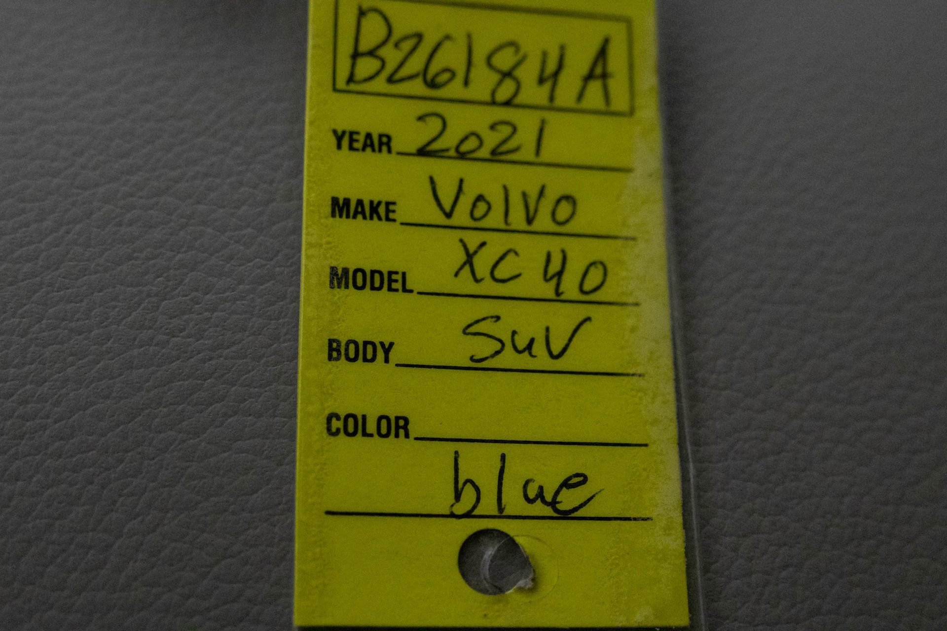 2021 VOLVO XC40 - Image 25