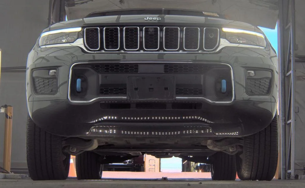 Used 2022 Gray Jeep Overland 4xe image 3