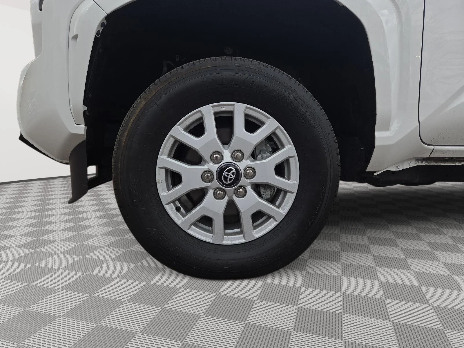2024 Toyota Tacoma SR5 - Photo 9