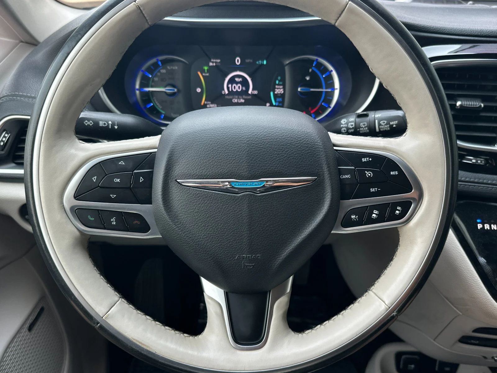 Used 2020 Ceramic Gray Clearcoat Chrysler Limited image 23