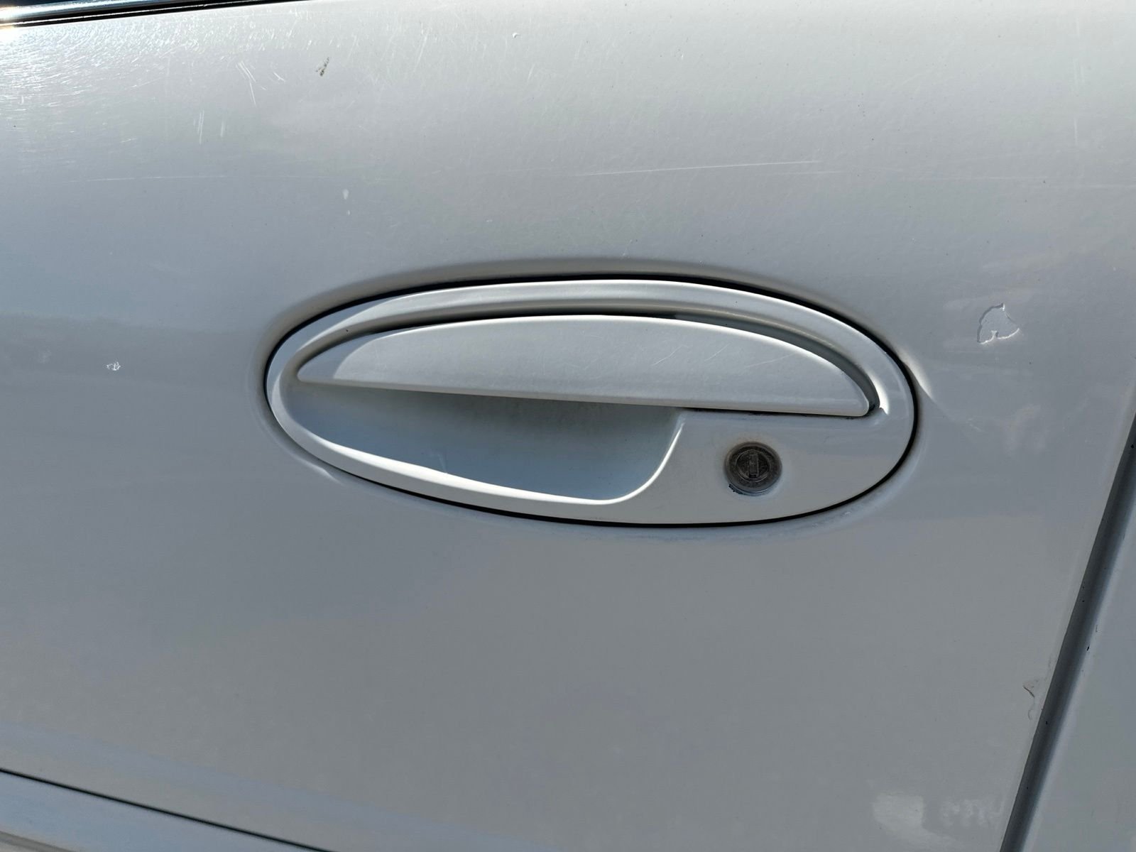 Used 2005 White Buick Custom image 9