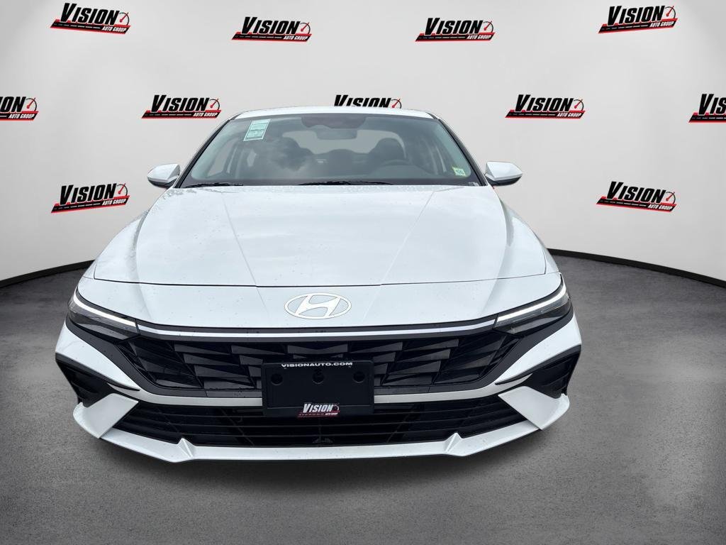 New 2026 White Hyundai SE image 2